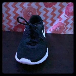 Nike Tanjun Sneaker Size 3 (Photos After Cleaning)